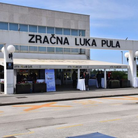 ✈ Pula Airport