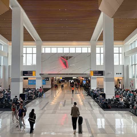 ✈ New York LaGuardia Airport