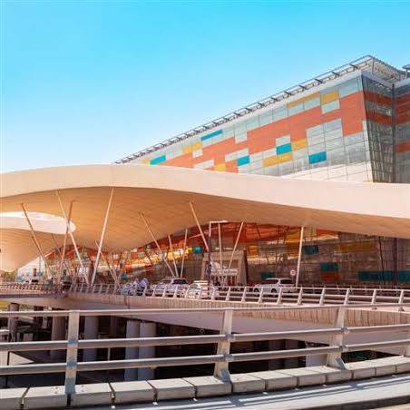 ✈ Zvartnots International Airport